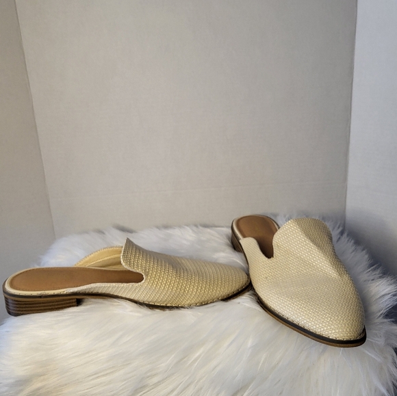 Indigo Elegant Cream Slip-On Women's Shoes, Size 10 - Picture 4 of 5